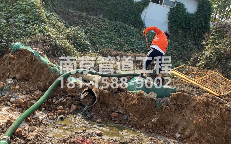 263瑞金路工地化粪池清理